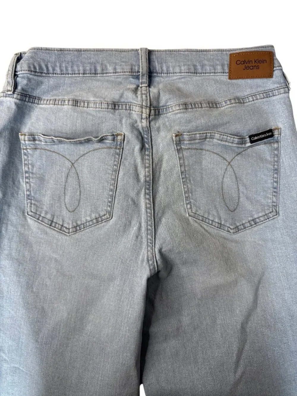 Calvin Klein Women's Light Wash Distressed Jeans Straight Leg Relaxed Size 31